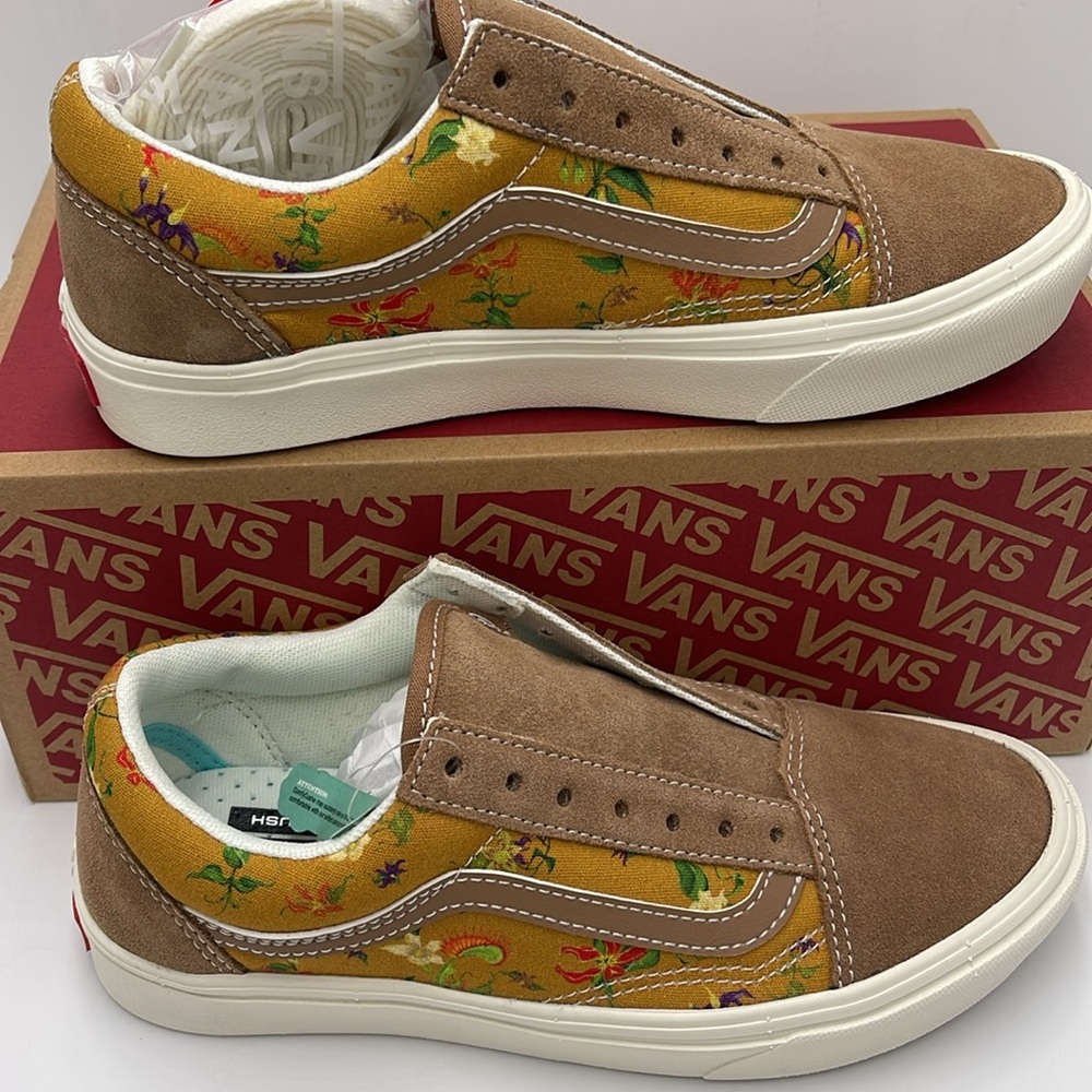 Vans WMNS Floral Tan Sneakers Comfycush Old
Fatal Floral Golden Brow
VN0A5DYC1M7 - Picture 2 of 16